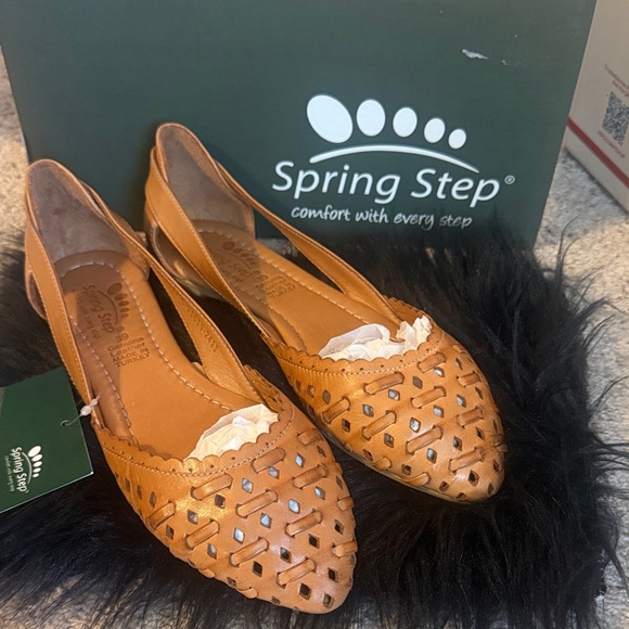 Spring Step Shoes - Spring Step Women's Tan Woven Leather Slingback Loafers